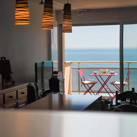 L'agora - 4-6 People - Oceanfront View & Balcony