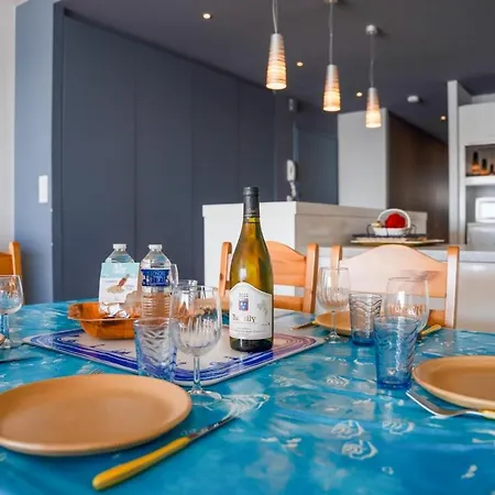 L'agora - 4-6 People - Oceanfront View & Balcony شقة لي سابلِ دولونْ