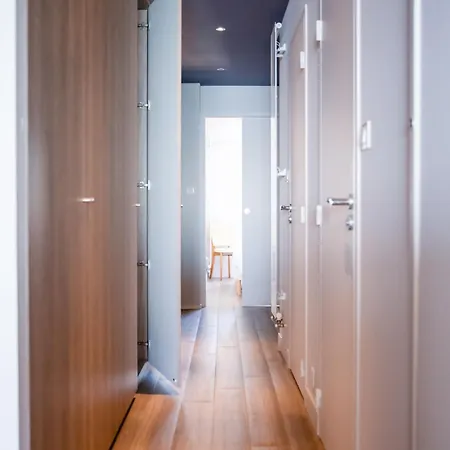 L'agora - 4-6 People - Oceanfront View & Balcony لي سابلِ دولونْ